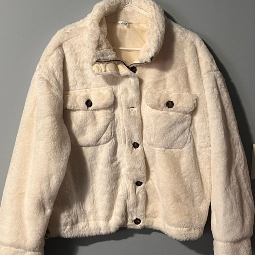 Time and Tru Women's Off-White Teddy Jacket